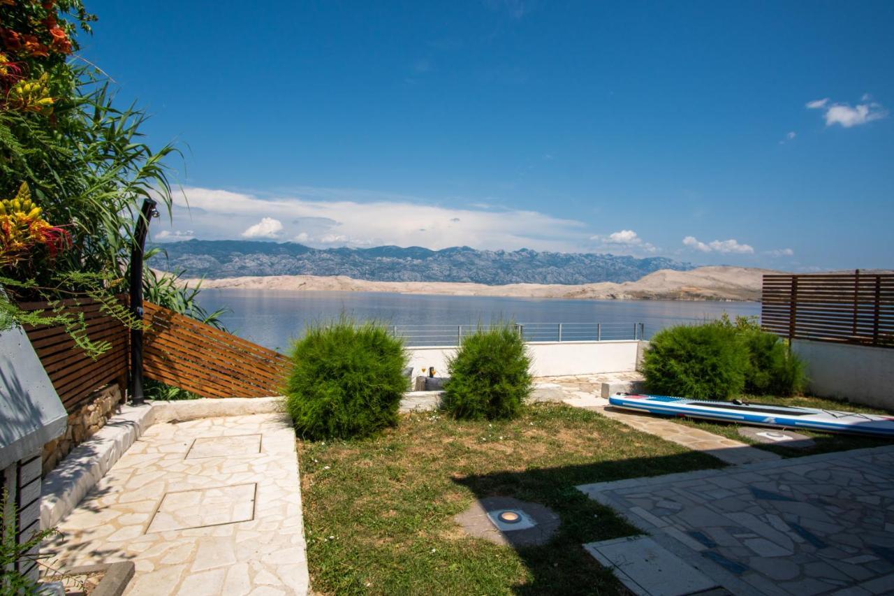 A White Cliffside Studio Pag Town Dış mekan fotoğraf