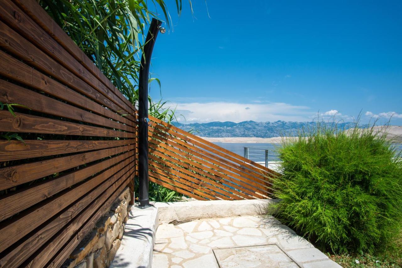 A White Cliffside Studio Pag Town Dış mekan fotoğraf