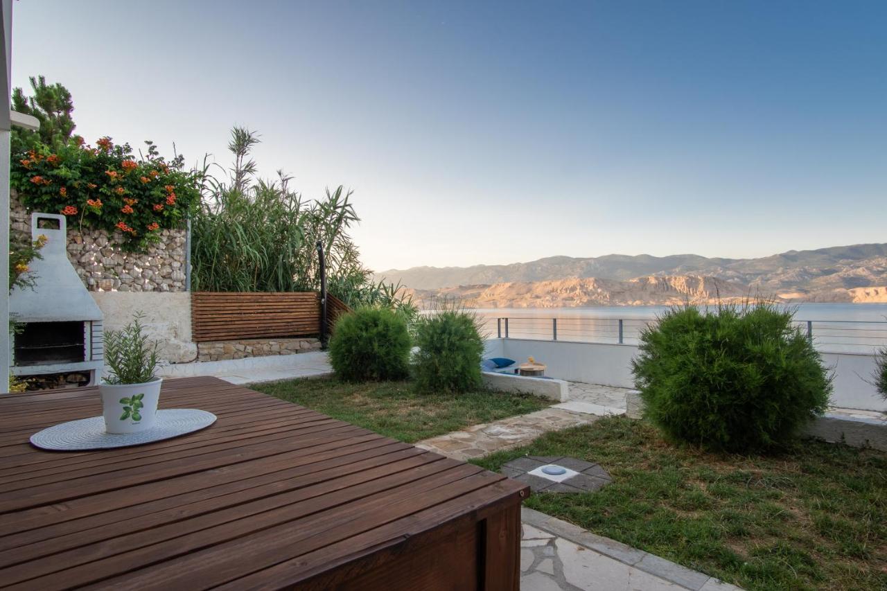 A White Cliffside Studio Pag Town Dış mekan fotoğraf