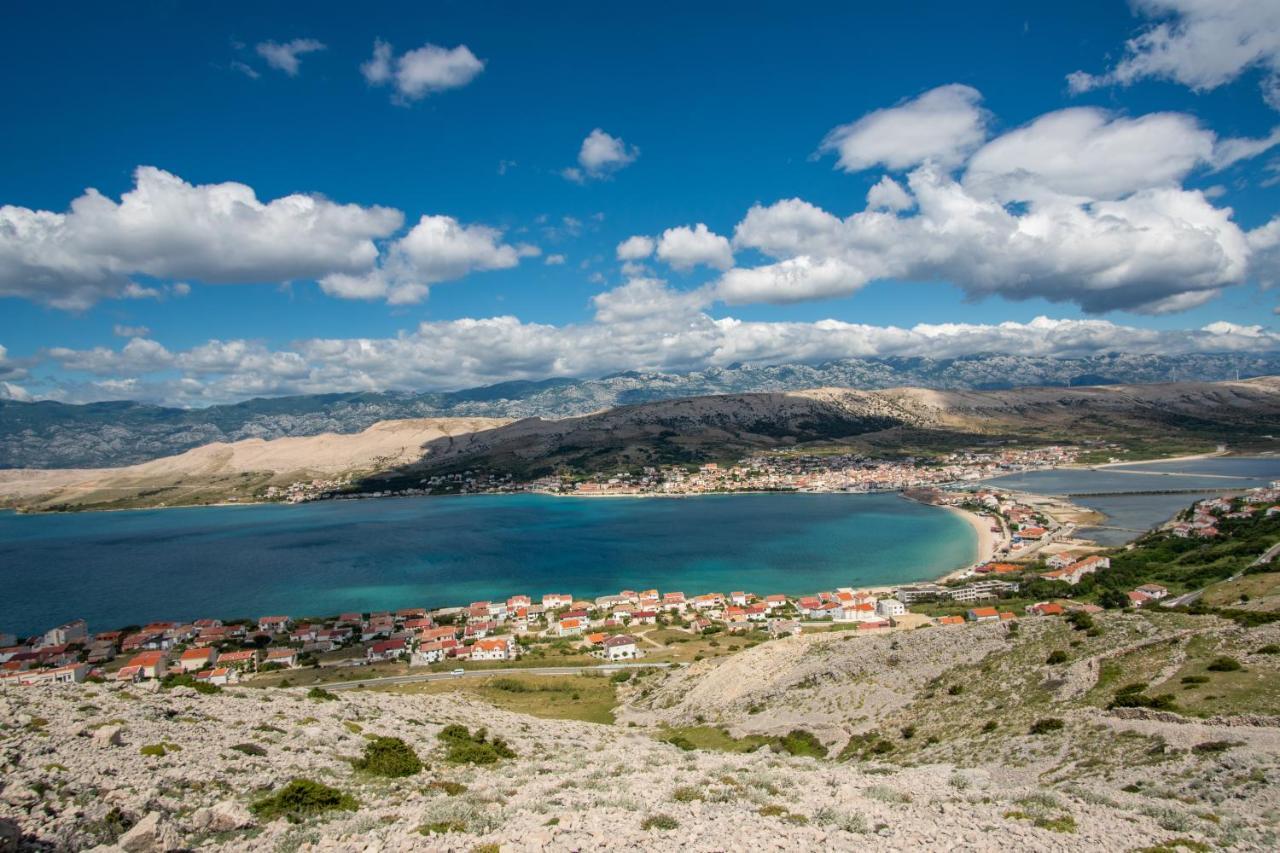 A White Cliffside Studio Pag Town Dış mekan fotoğraf